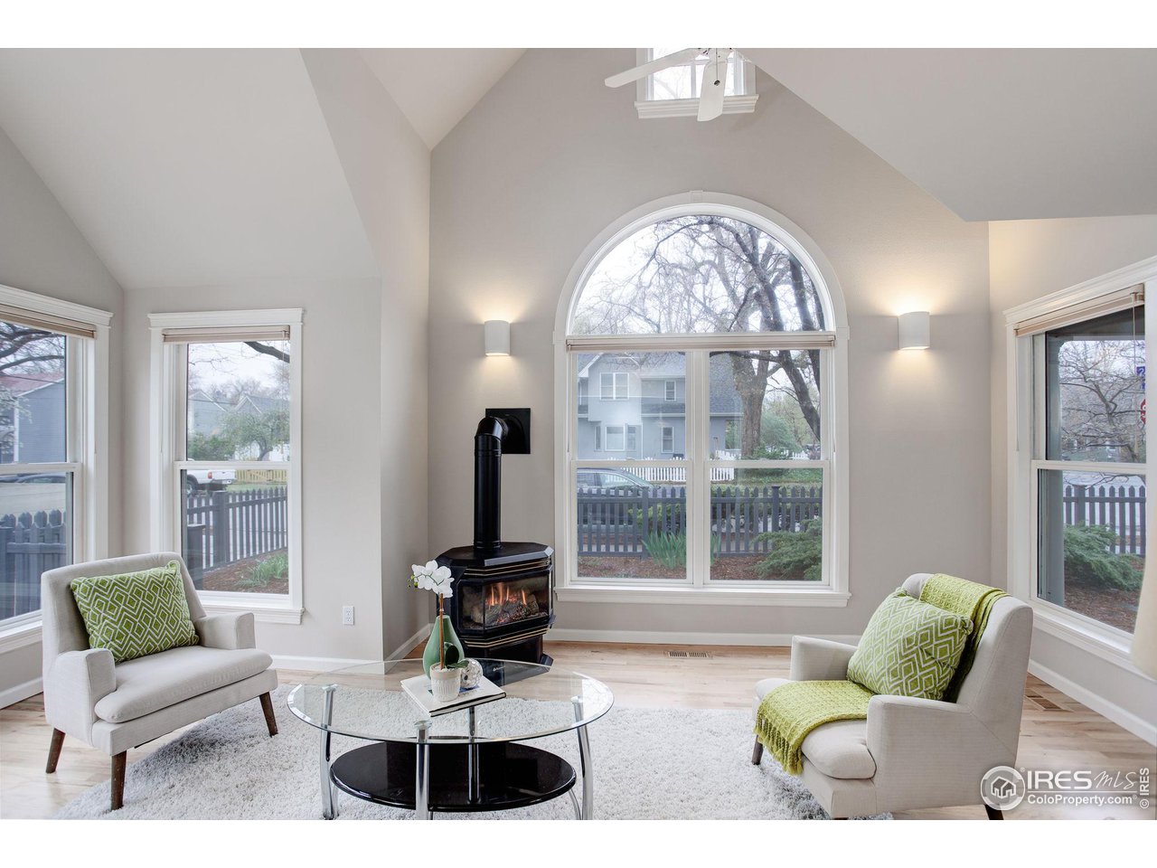 2404 Pine Street Boulder, CO 80302 - Photo 11 of 40 Livingroom