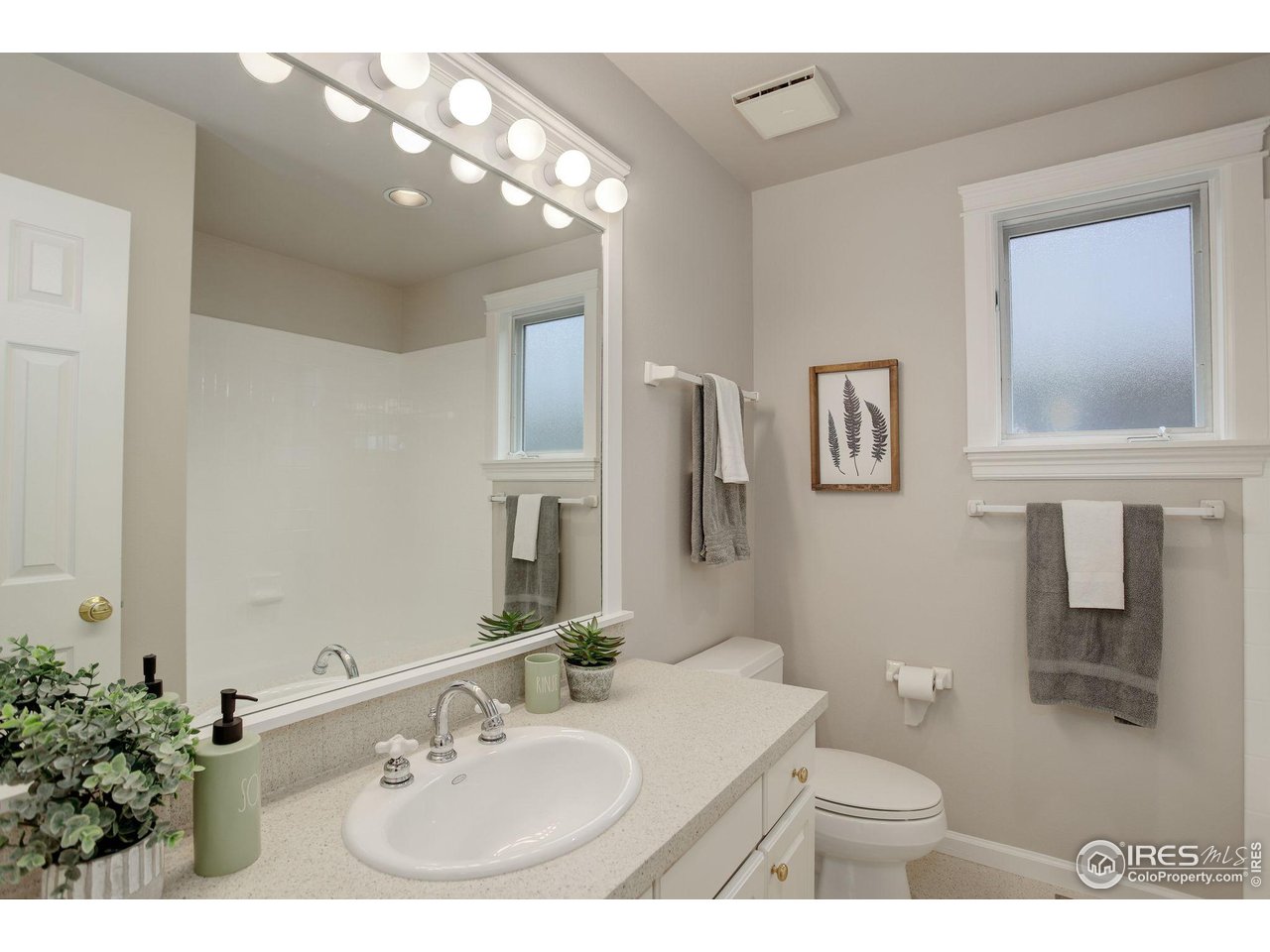 2404 Pine Street Boulder, CO 80302 - Photo 16 of 40 2nd Bathroom