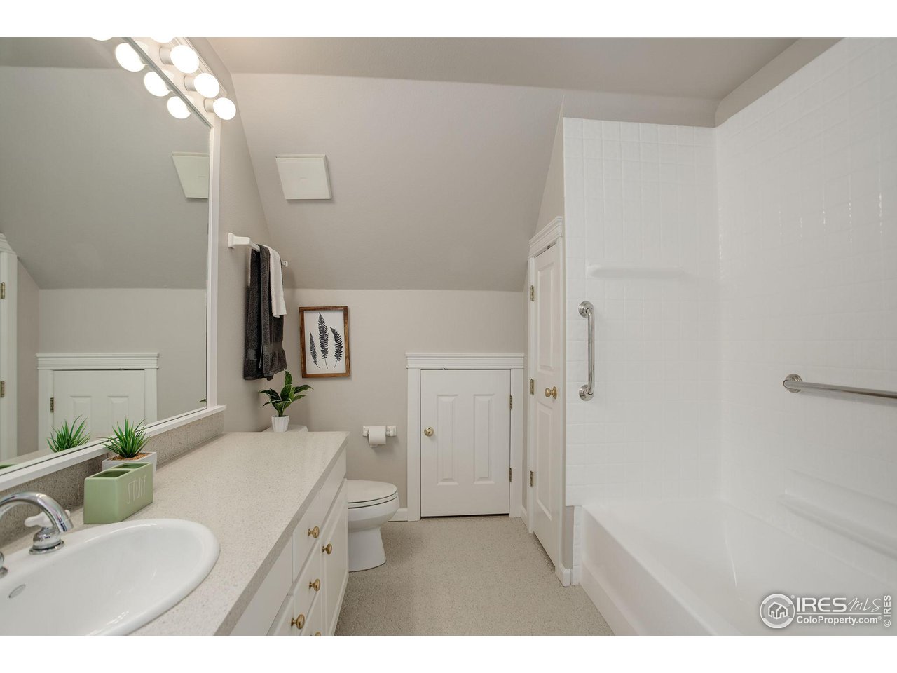 2404 Pine Street Boulder, CO 80302 - Photo 30 of 40 Primary Bathroom