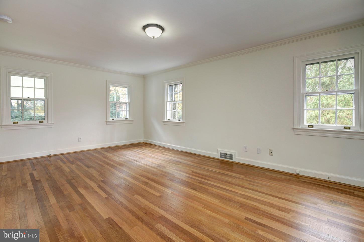 9120 Burdette Road Bethesda, MD 20817 - Photo 24 of 36 Gallery Image 24