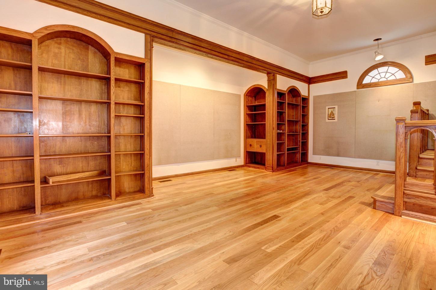 9120 Burdette Road Bethesda, MD 20817 - Photo 7 of 36 Gallery Image 7