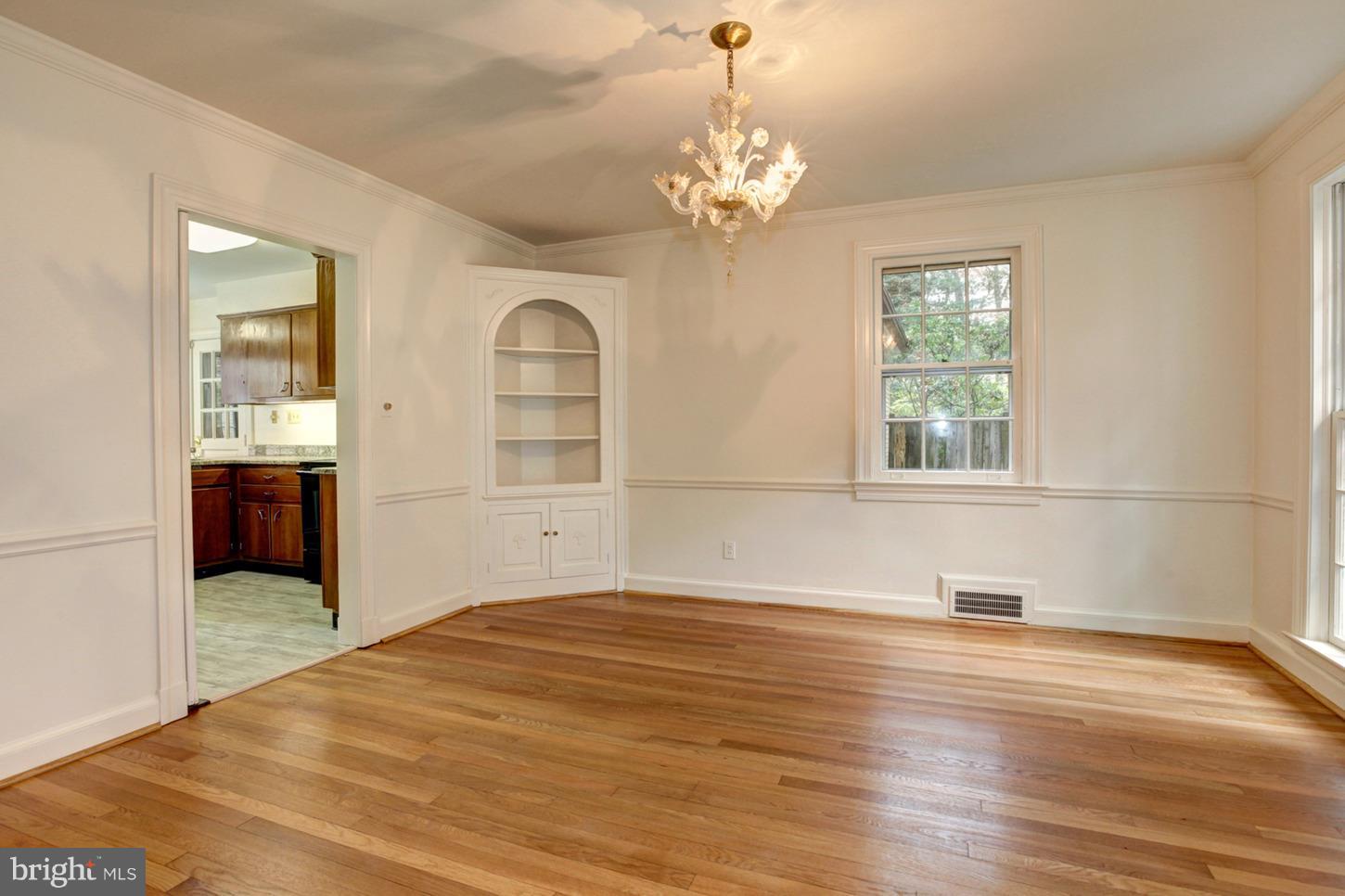 9120 Burdette Road Bethesda, MD 20817 - Photo 10 of 36 Gallery Image 10