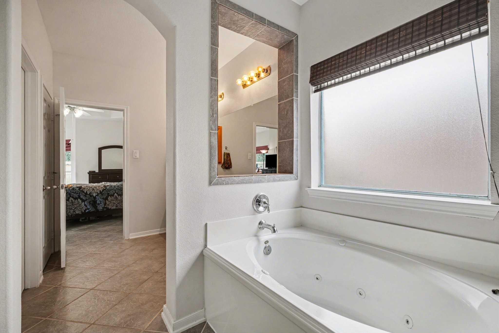 806 Dawn Ridge Way Seabrook, TX 77586 - Photo 18 of 39 a en suite spacious bathroom with a tub shower and a mirror
