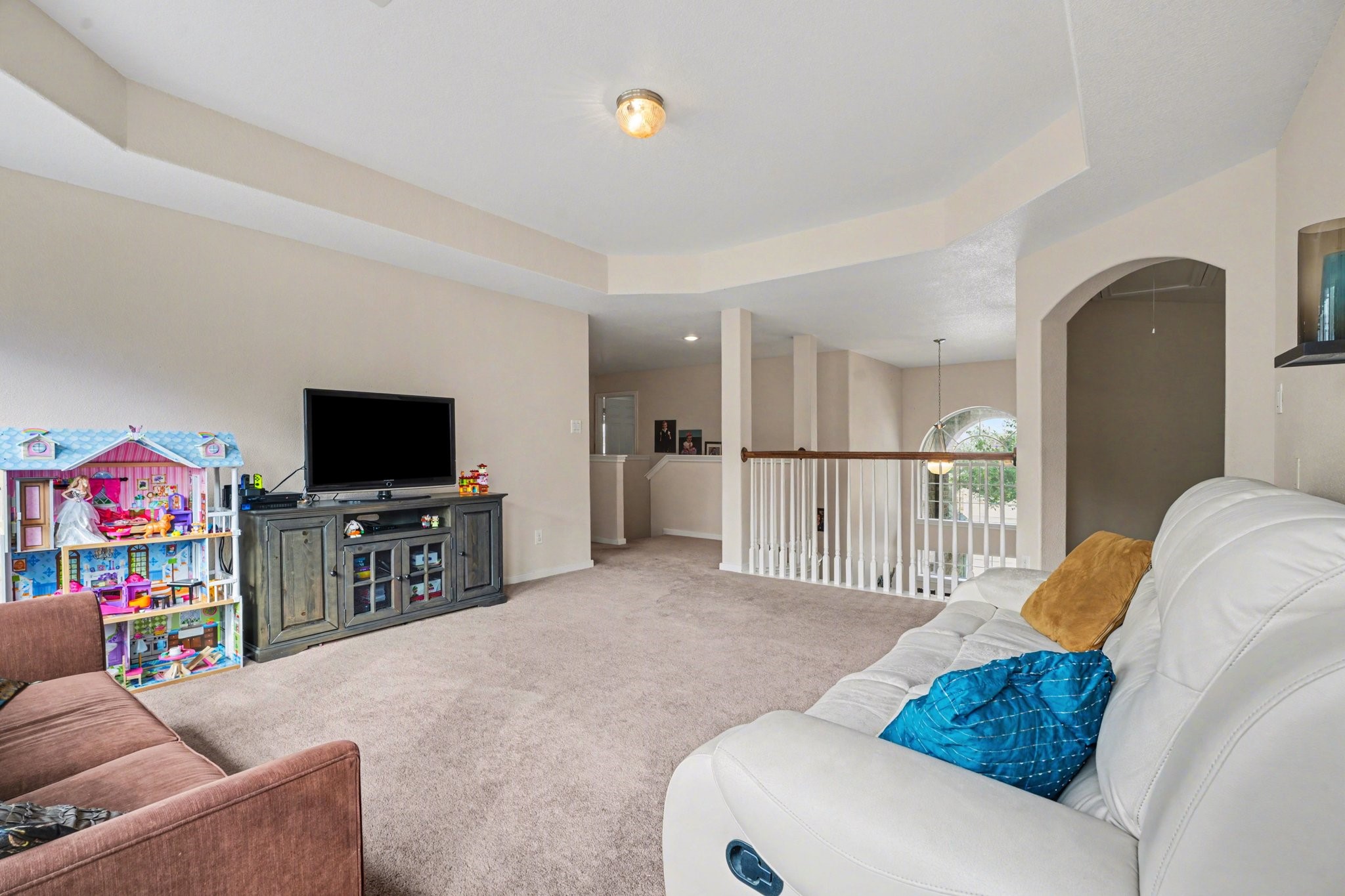 806 Dawn Ridge Way Seabrook, TX 77586 - Photo 37 of 39 a living room with furniture and a flat screen tv