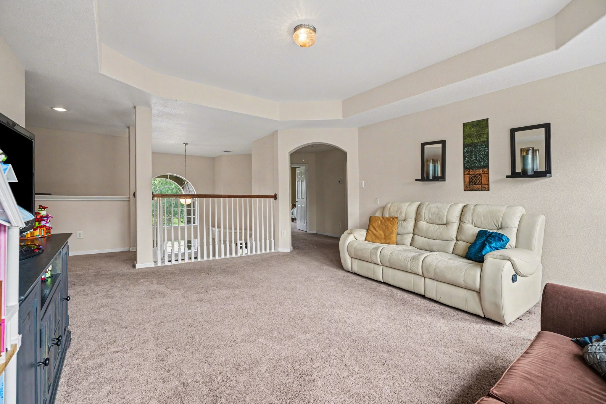 806 Dawn Ridge Way Seabrook, TX 77586 - Photo 23 of 39 a living room with furniture and a flat screen tv