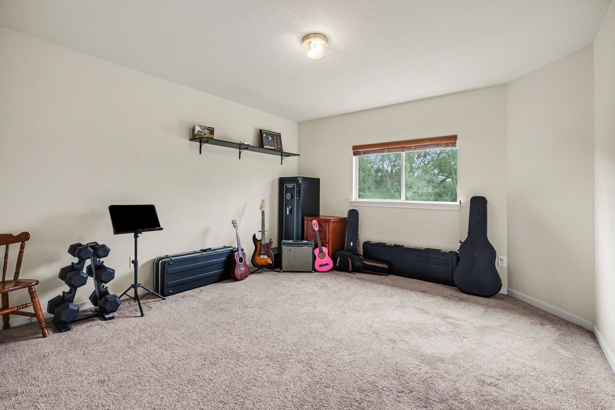 806 Dawn Ridge Way Seabrook, TX 77586 - Photo 27 of 39 a living room with furniture