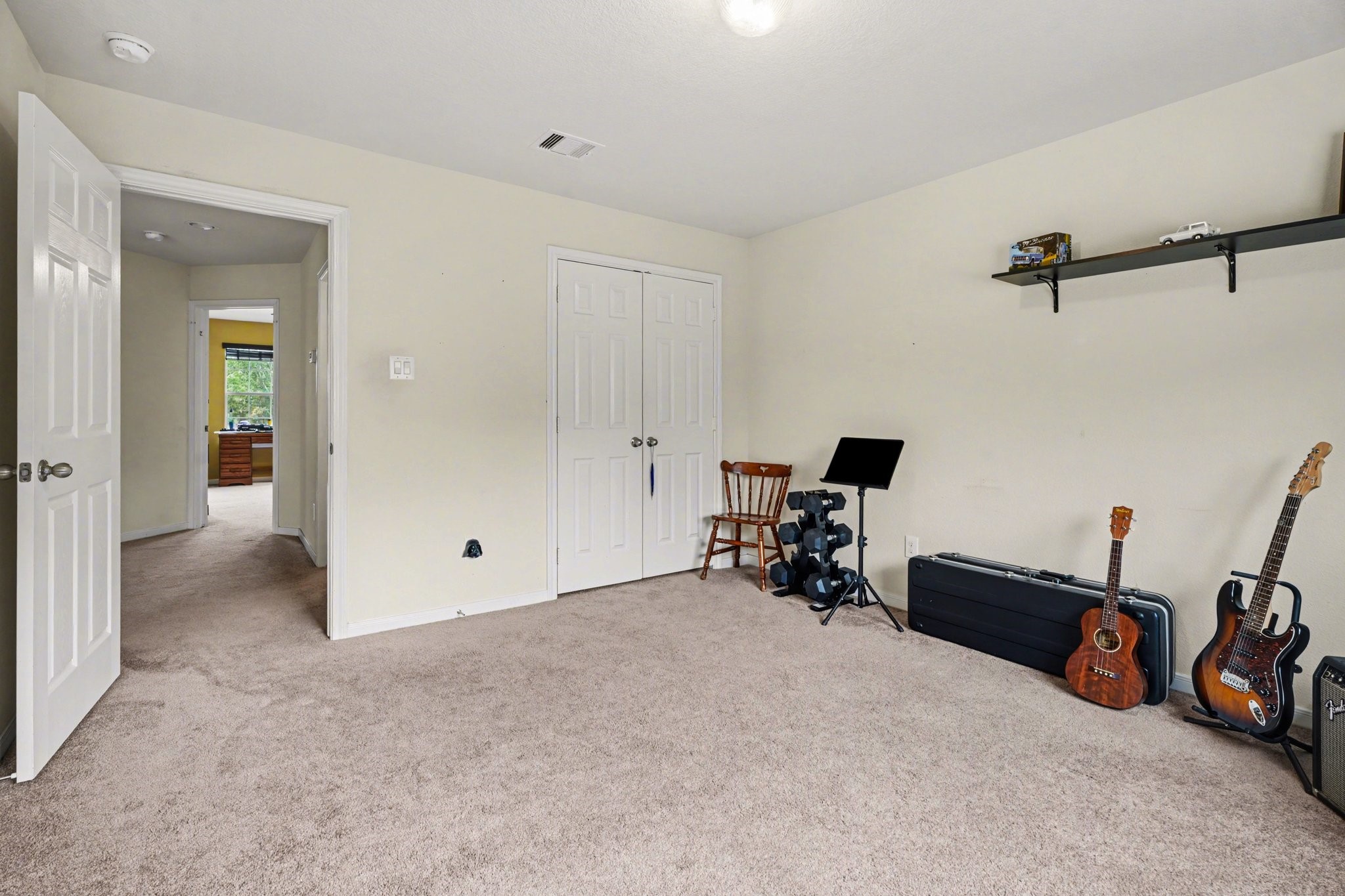 806 Dawn Ridge Way Seabrook, TX 77586 - Photo 28 of 39 a view of a room with gym equipment