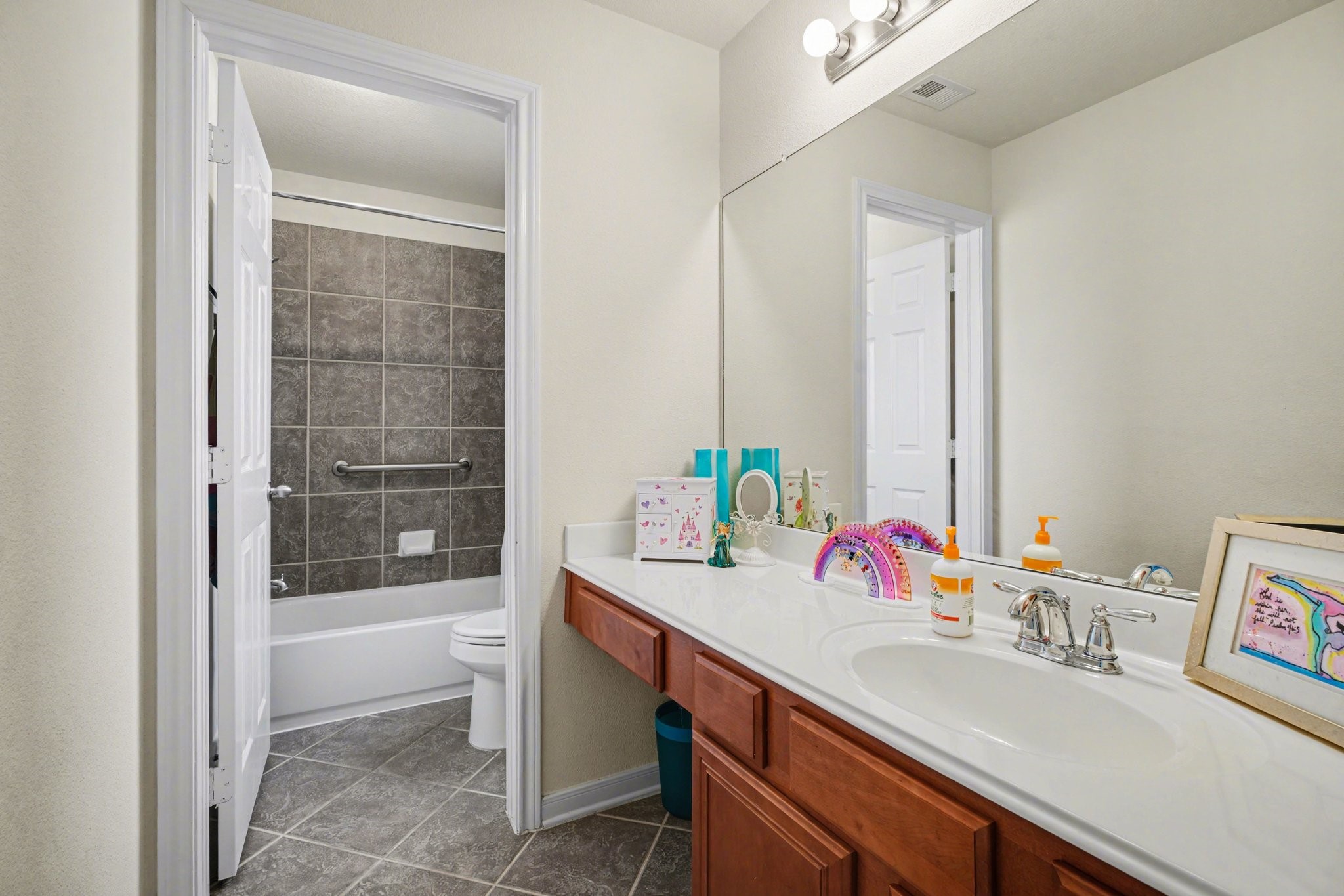 806 Dawn Ridge Way Seabrook, TX 77586 - Photo 32 of 39 a bathroom with a sink vanity granite tub and shower