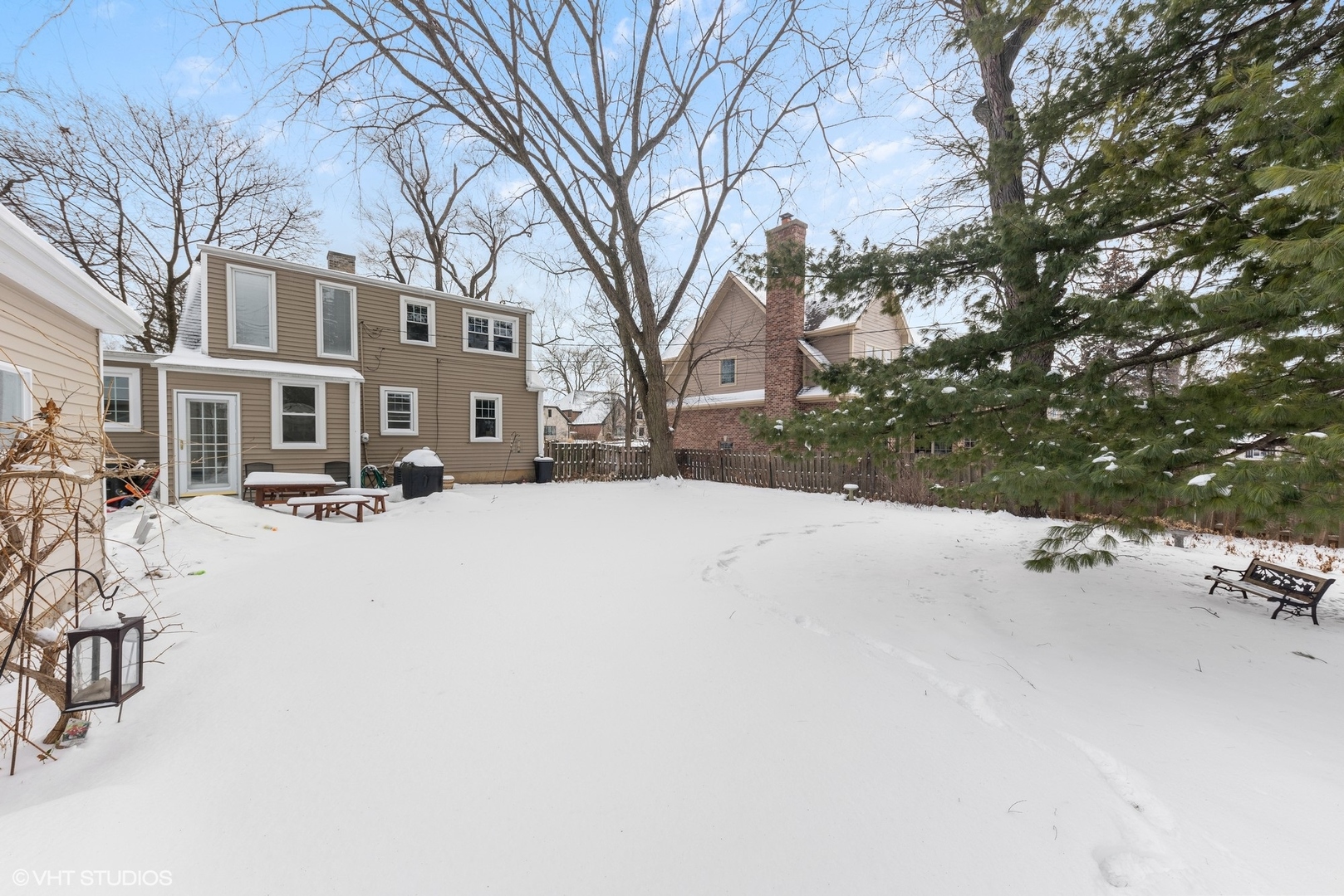 810 Glenshire Road Glenview, IL 60025 - Photo 15 of 19 a view of a snow on a city street