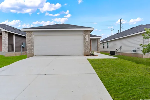 $240,000 | 16052 Mahogany Way, Elmendorf, TX 78112