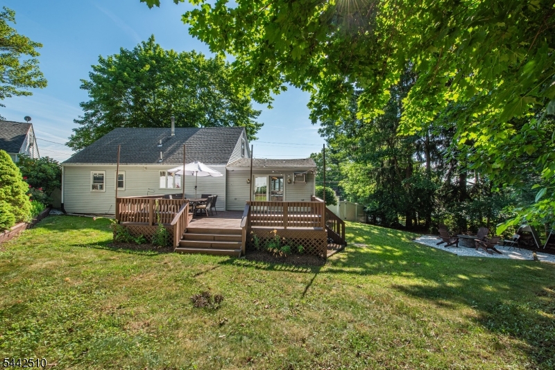 27 Mountain Road Rockaway, NJ 07866 - Photo 2 of 32