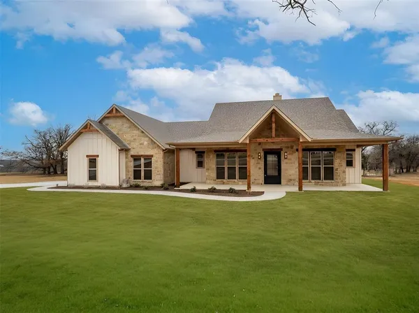 $549,900 | 190 County Road 3451, Paradise, TX 76073