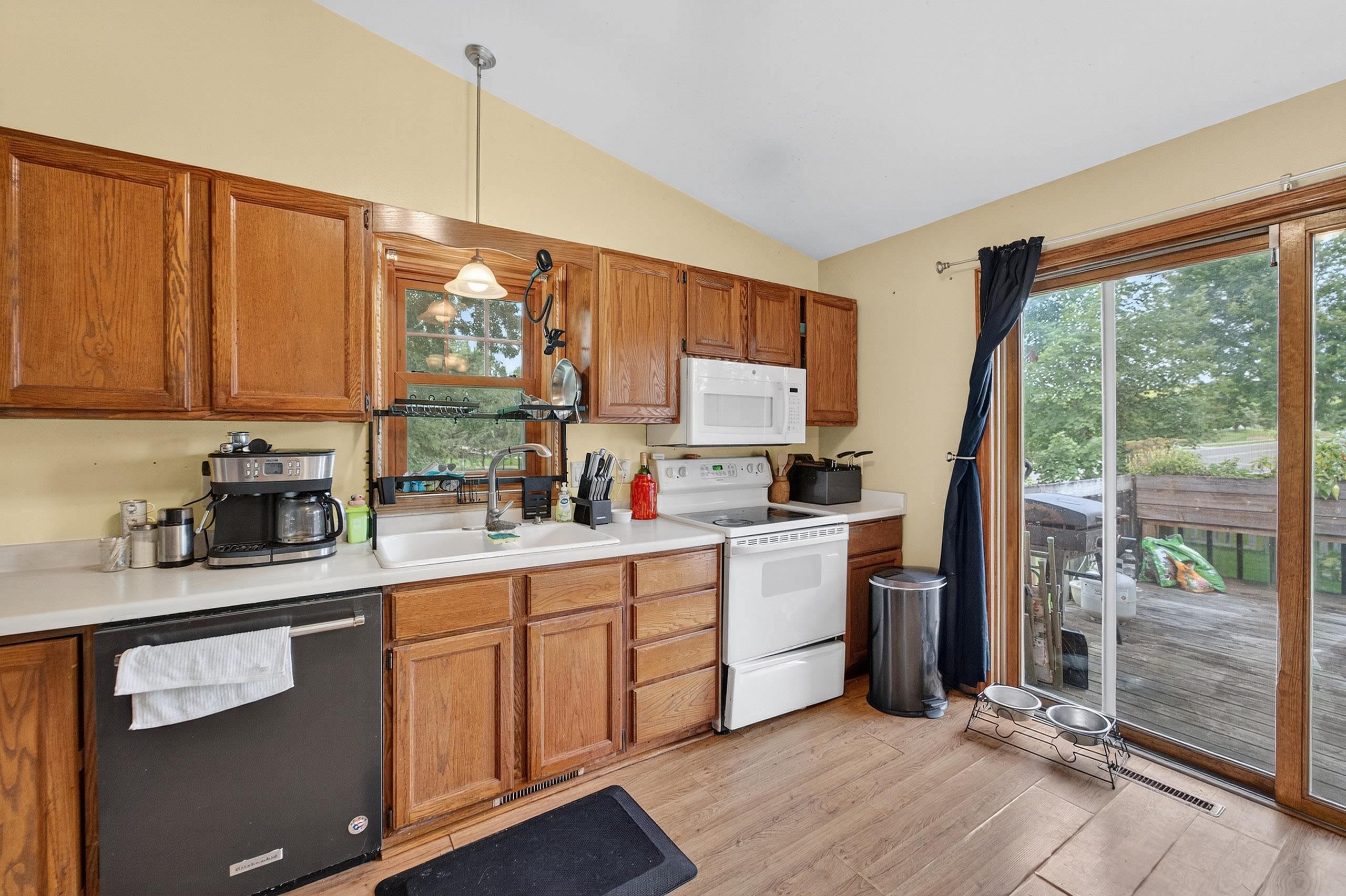 604 Robin Drive Sun Prairie, WI 53590 - Photo 6 of 40