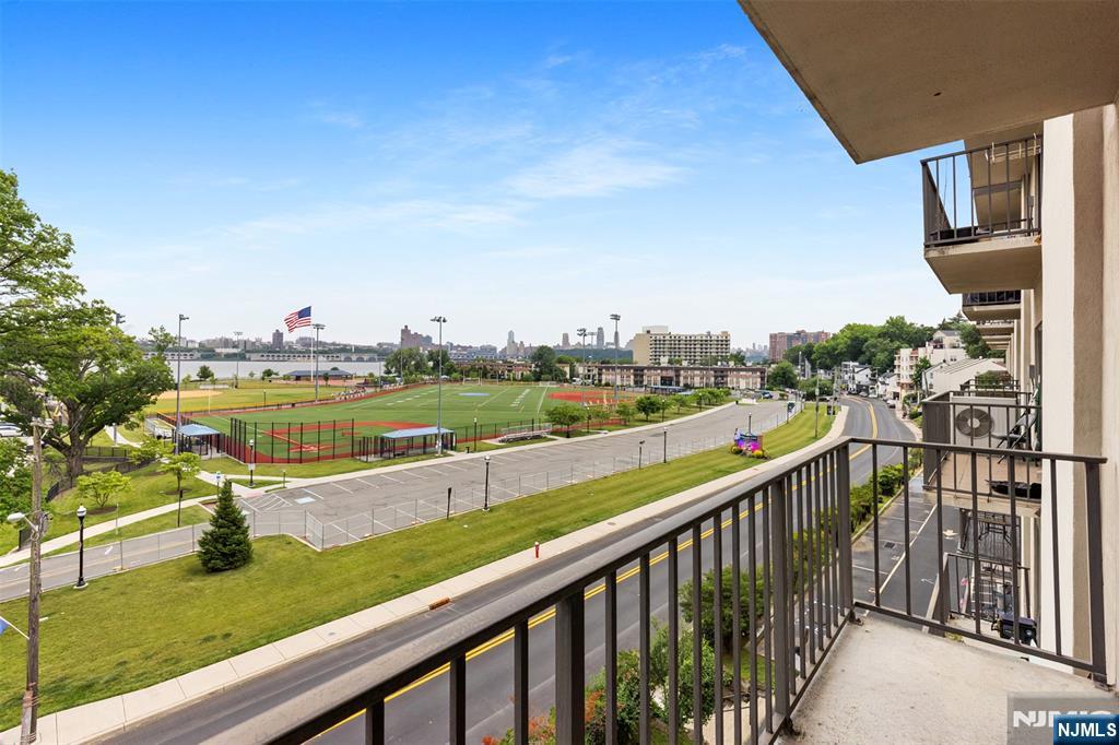 1150 River Road, Unit 4H Edgewater, NJ 07020 - Photo 31 of 44