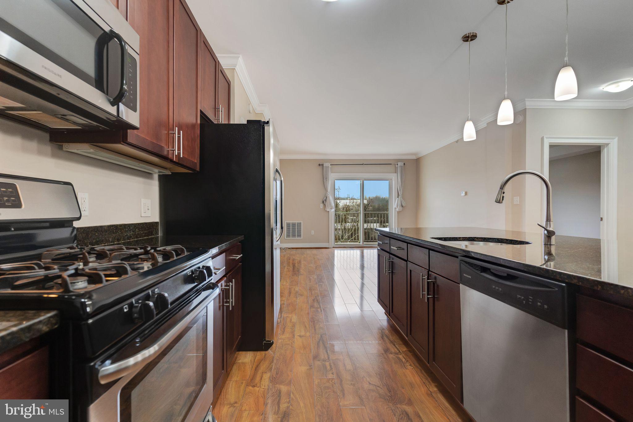 6301 Edsall Road, Unit 521 Alexandria, VA 22312 - Photo 9 of 38