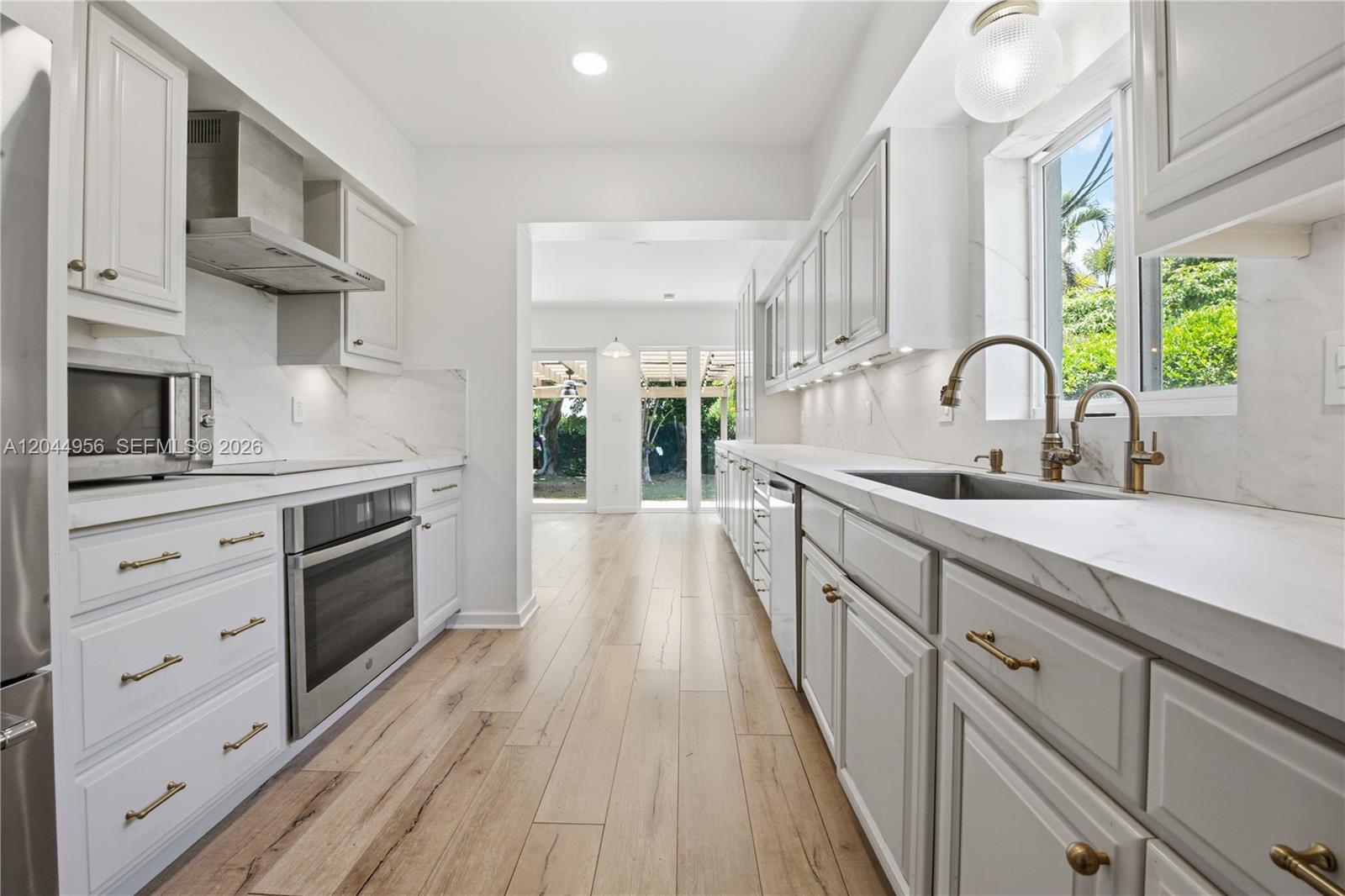7220 Southwest 53rd Court Miami, FL 33143 - Photo 10 of 24