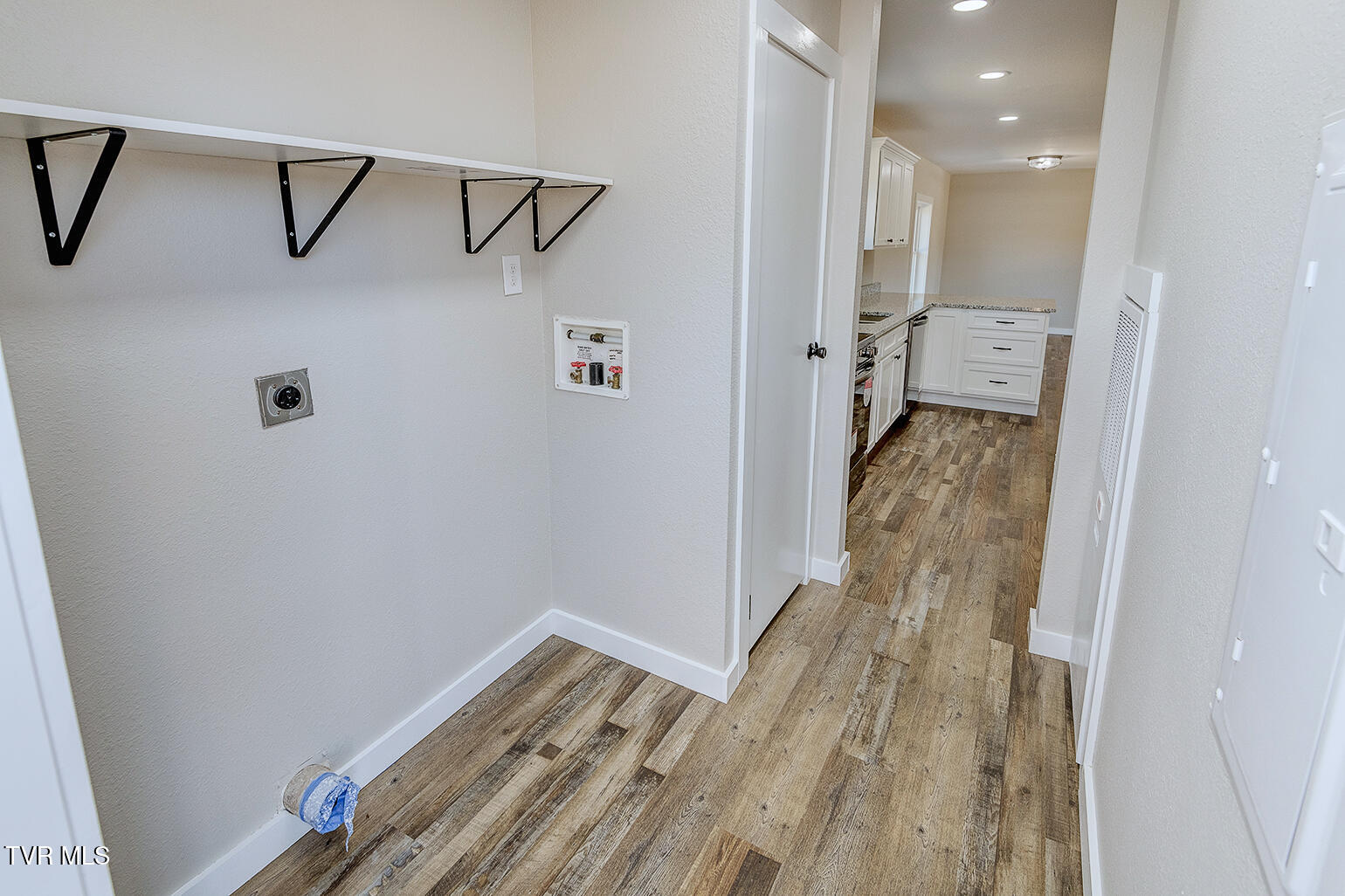 3066 Poplar Springs Road Greeneville, TN 37743 - Photo 14 of 34 D-Neas-Poplar-Springs-Interior_7176