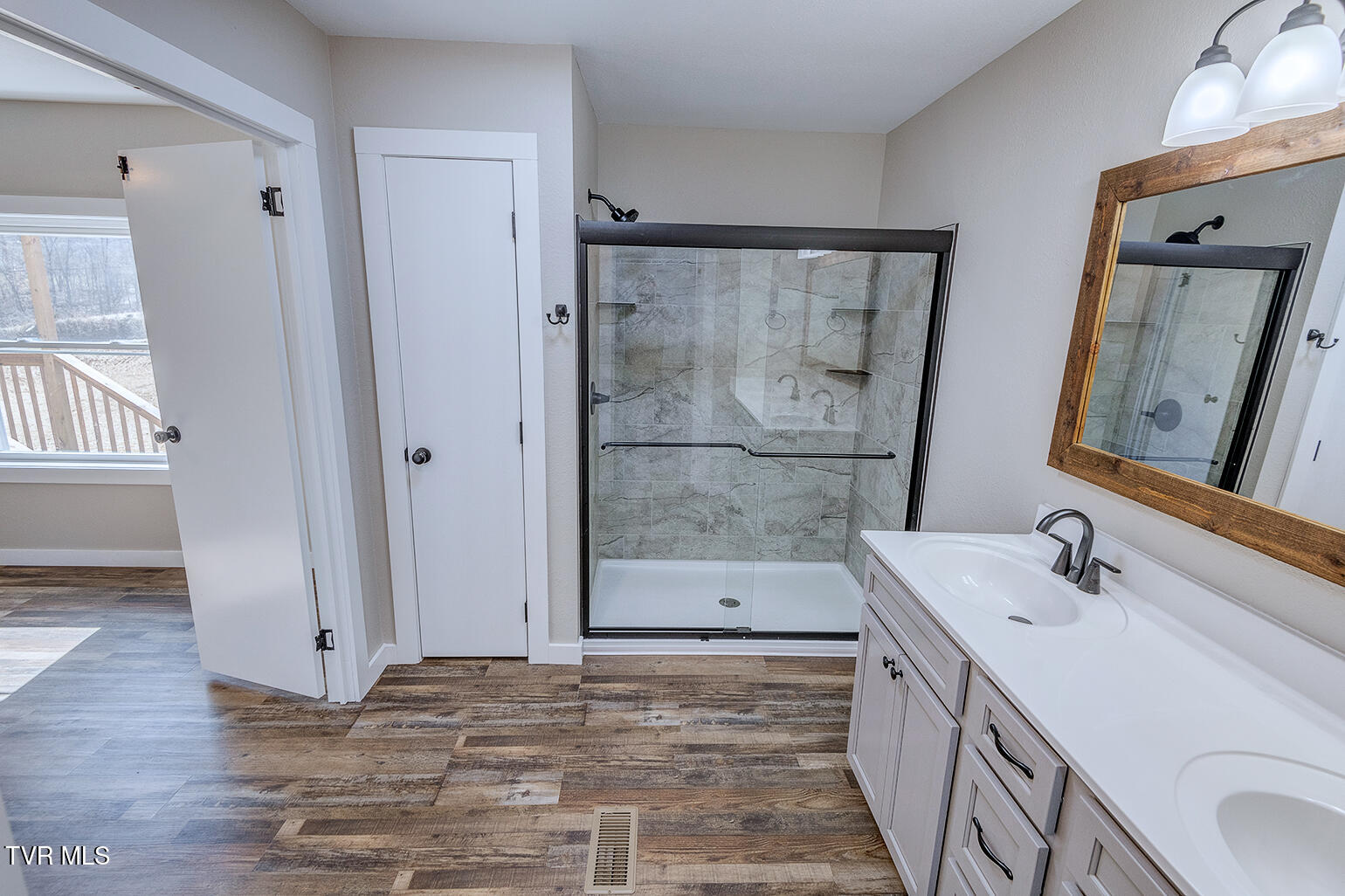 3066 Poplar Springs Road Greeneville, TN 37743 - Photo 16 of 34 D-Neas-Poplar-Springs-Interior_7149