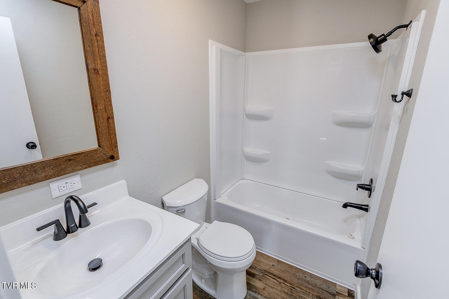 3066 Poplar Springs Road Greeneville, TN 37743 - Photo 19 of 34 D-Neas-Poplar-Springs-Interior_7201