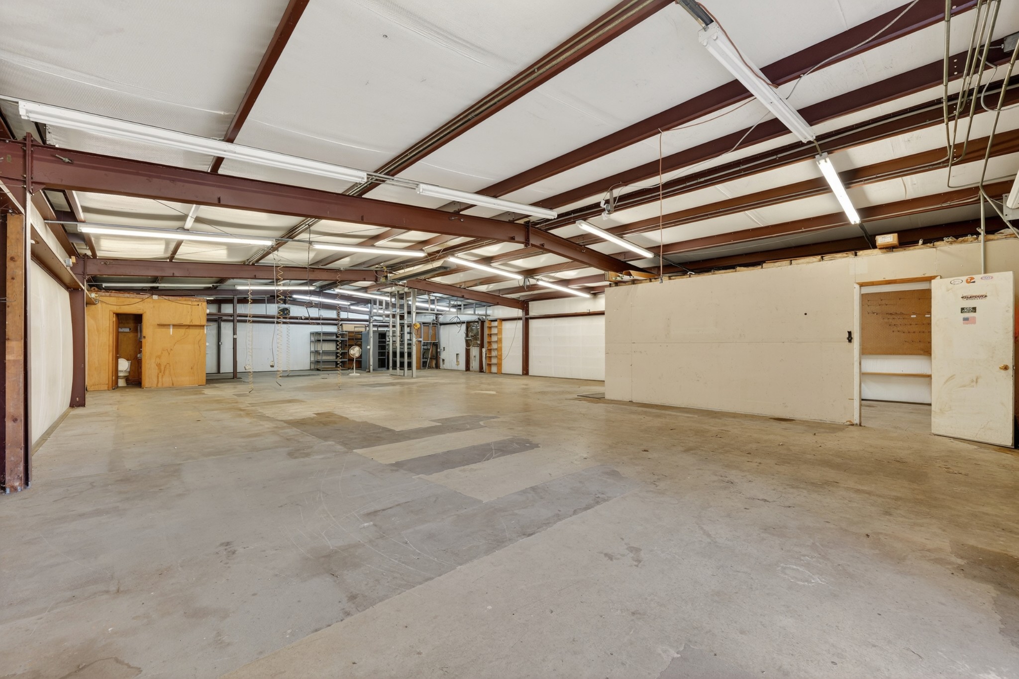 44 Old Camargo Road Fayetteville, TN 37334 - Photo 25 of 38 a view of a garage
