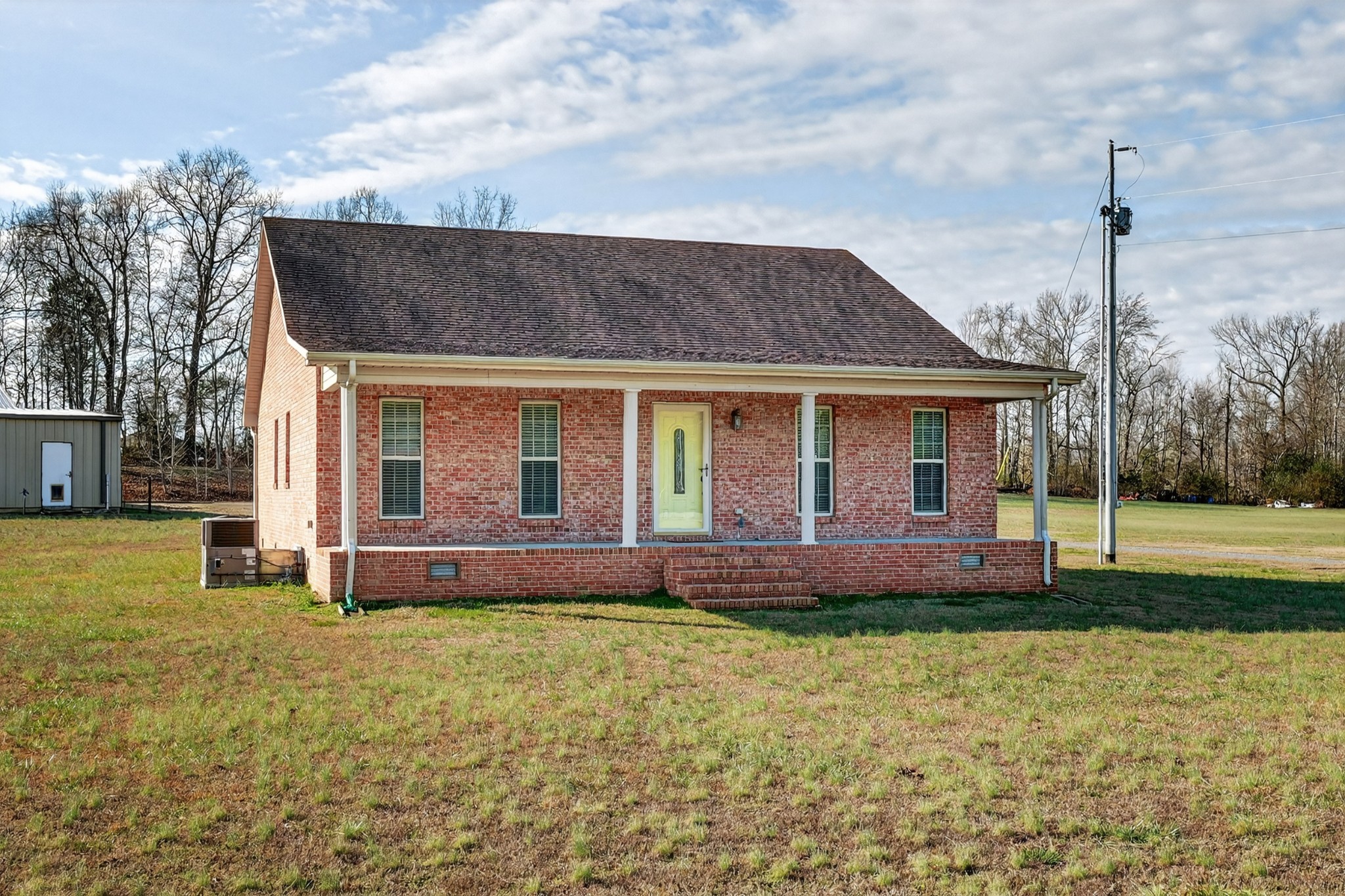 44 Old Camargo Road Fayetteville, TN 37334 - Photo 4 of 38 a front view of a house with garden