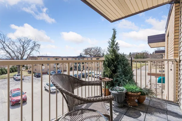 $99,900 | 3155 Old Highway 8, Unit 306, Roseville, MN 55418