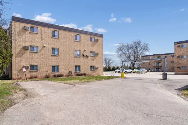 $99,900 | 3155 Old Highway 8, Unit 306, Roseville, MN 55418