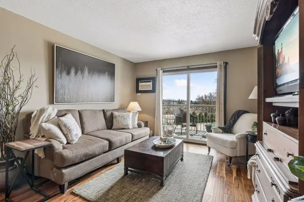 $99,900 | 3155 Old Highway 8, Unit 306, Roseville, MN 55418