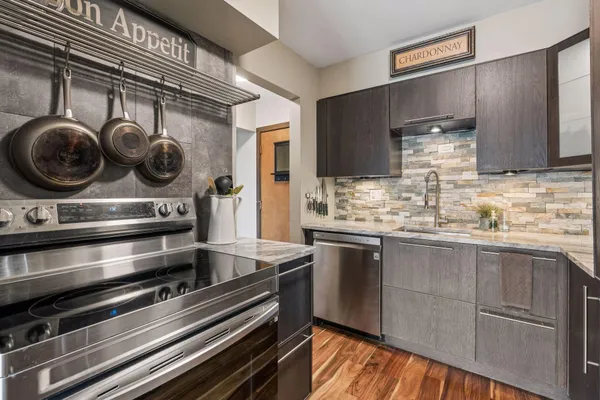 $99,900 | 3155 Old Highway 8, Unit 306, Roseville, MN 55418