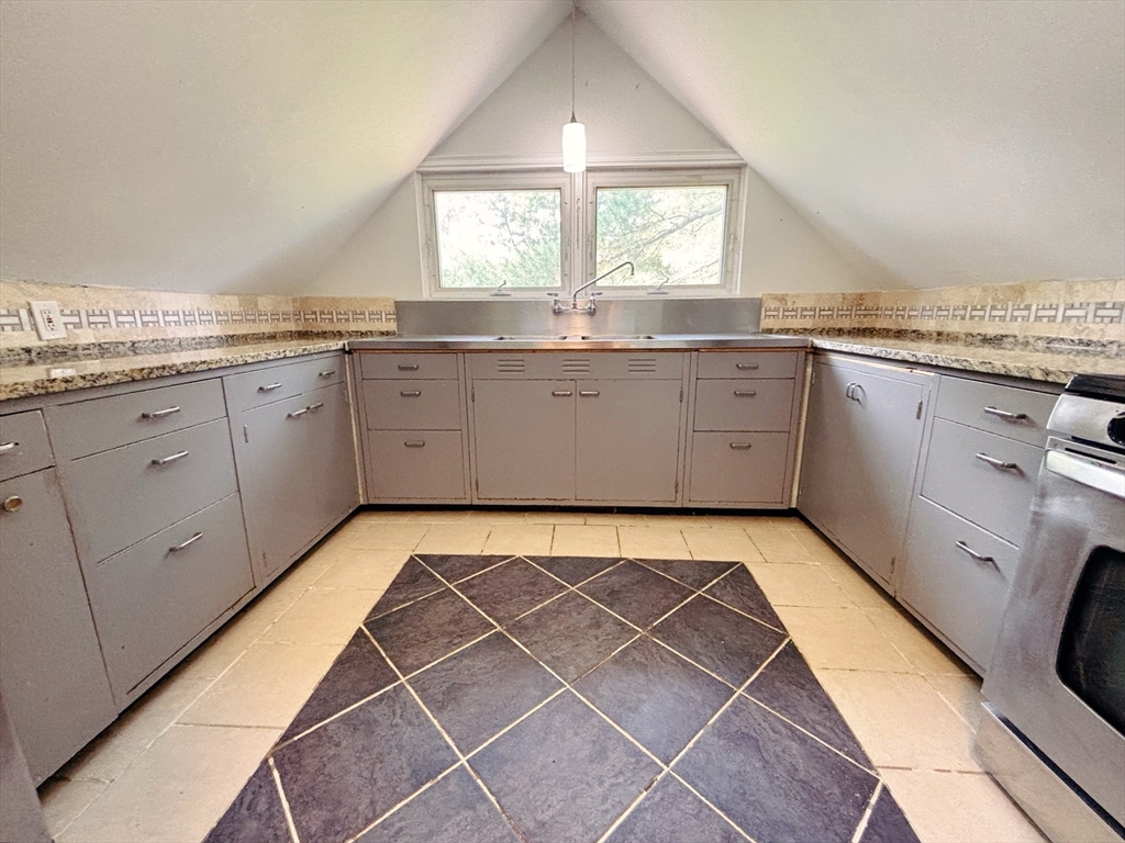 19 Maple Street, Unit 2 Uxbridge, MA 01569 - Photo 10 of 15