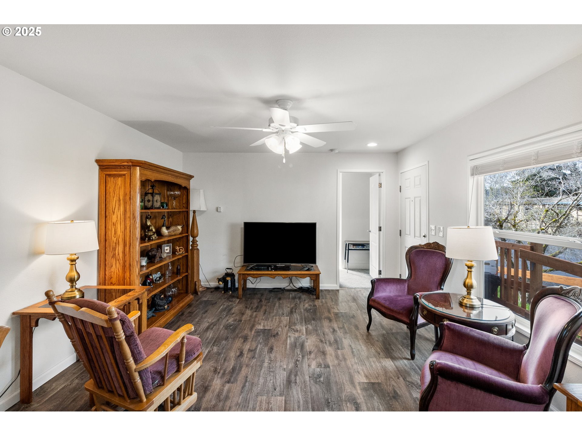 5335 Main Street, Unit 187 Springfield, OR 97478 - Photo 17 of 39 a living room with furniture a flat screen tv and a window