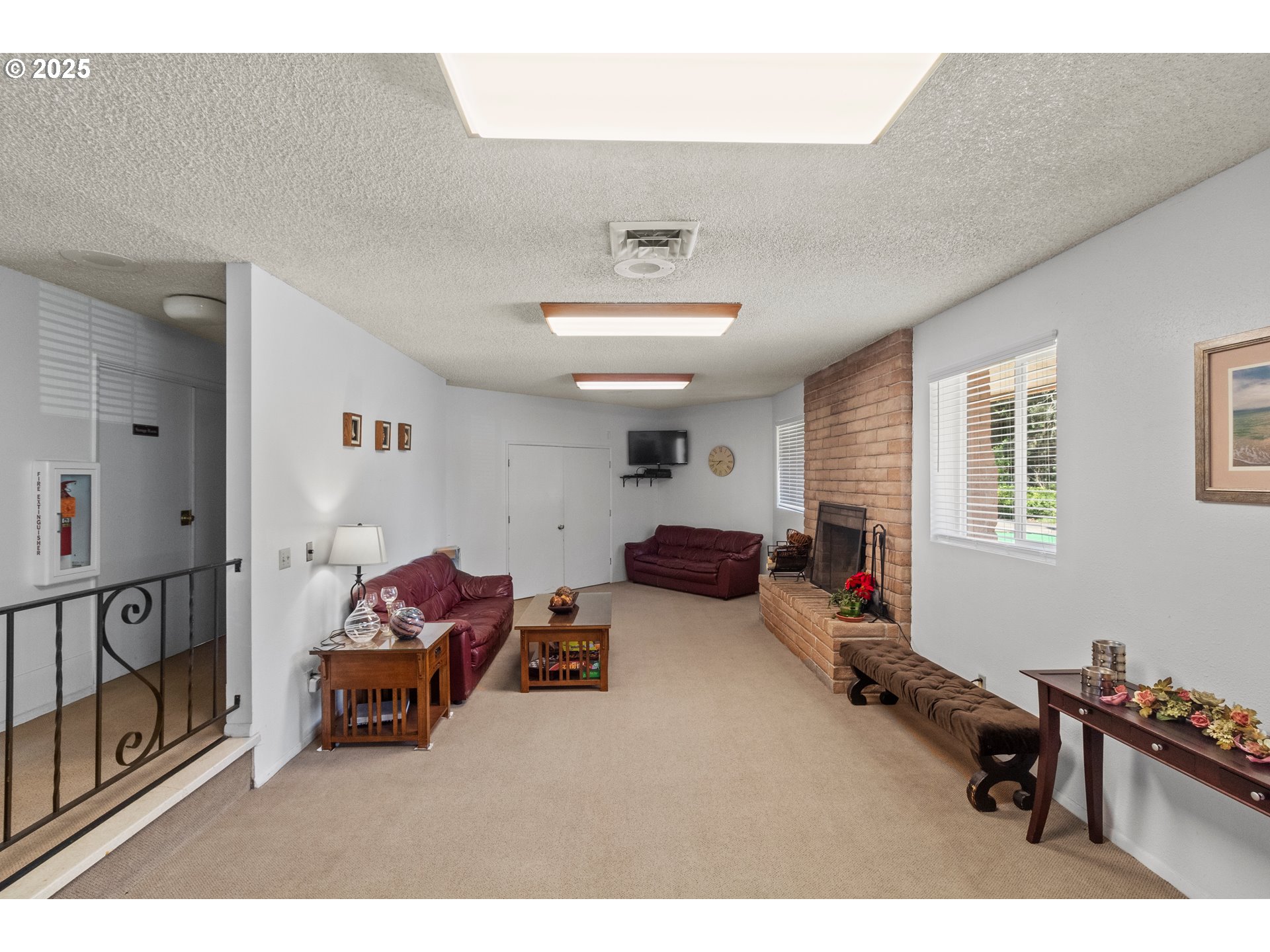 5335 Main Street, Unit 187 Springfield, OR 97478 - Photo 36 of 39 a living room with furniture a window and a wooden floor