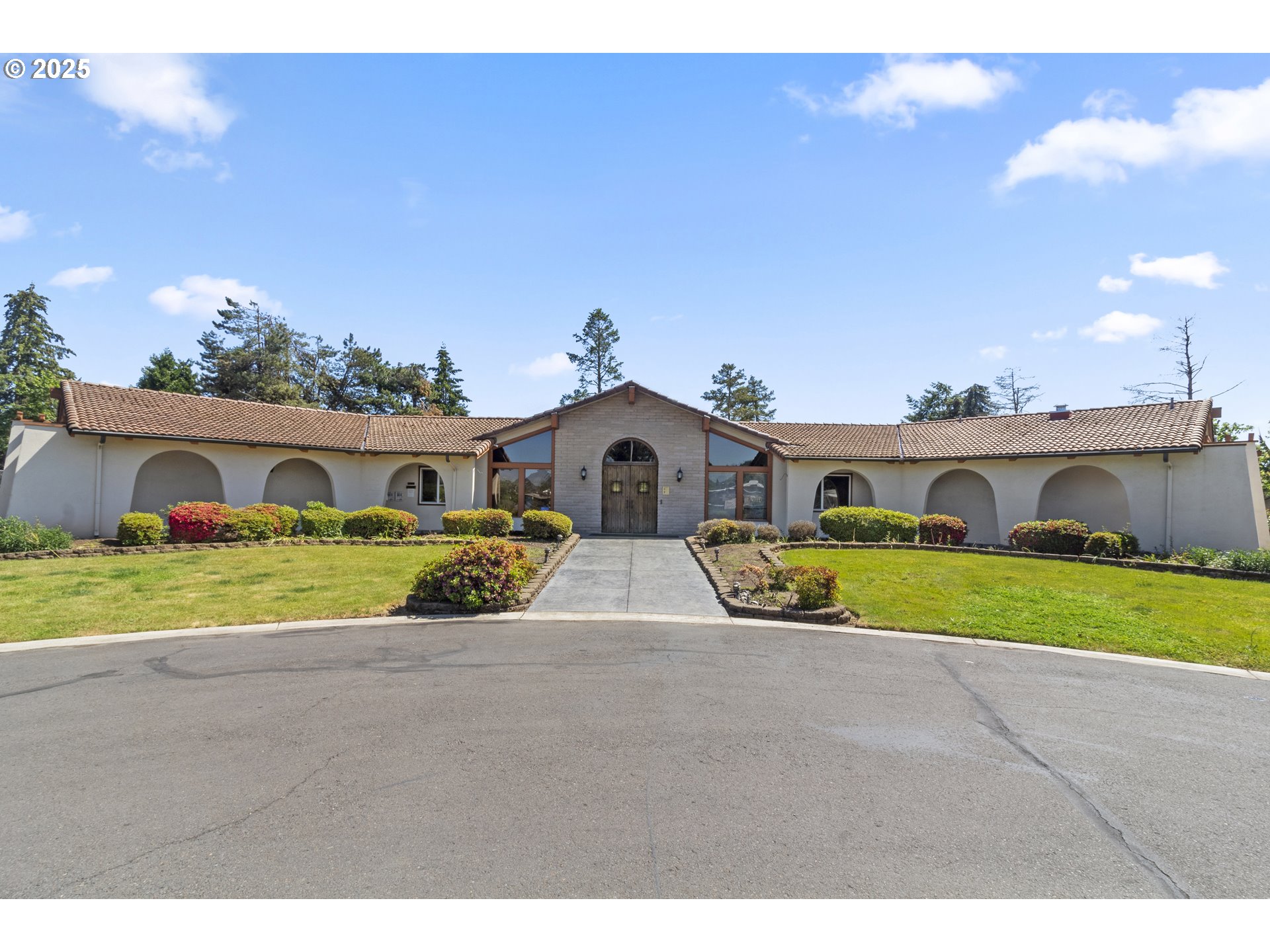 5335 Main Street, Unit 187 Springfield, OR 97478 - Photo 39 of 39 a front view of house with yard and green space