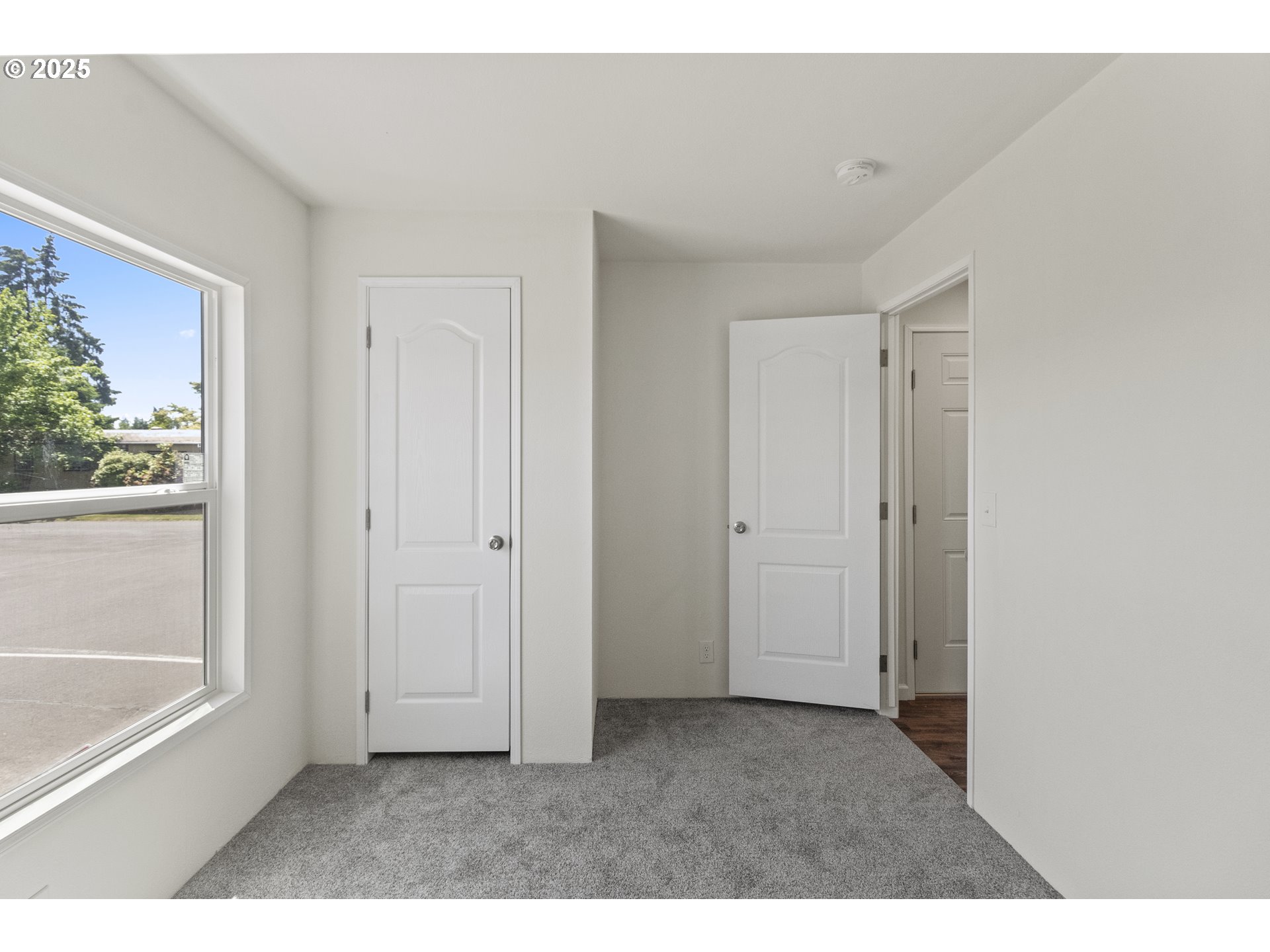 5335 Main Street, Unit 187 Springfield, OR 97478 - Photo 8 of 39 a view of an empty room