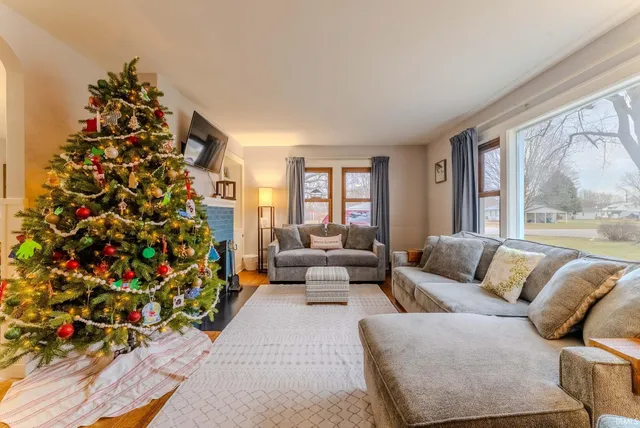 $190,000 | 2 South Colonial Park Drive, Marion, IN 46953