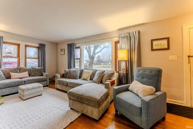 $190,000 | 2 South Colonial Park Drive, Marion, IN 46953