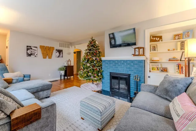 $190,000 | 2 South Colonial Park Drive, Marion, IN 46953