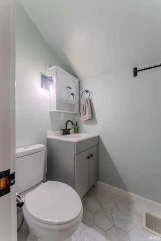 $190,000 | 2 South Colonial Park Drive, Marion, IN 46953