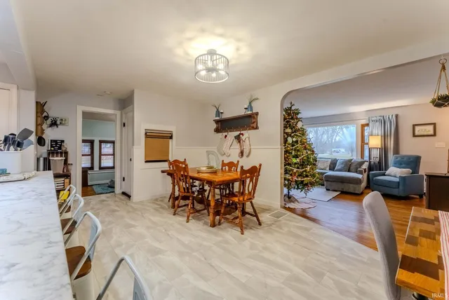 $190,000 | 2 South Colonial Park Drive, Marion, IN 46953