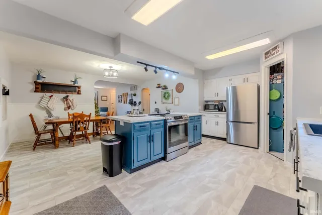 $190,000 | 2 South Colonial Park Drive, Marion, IN 46953