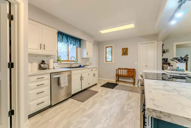 $190,000 | 2 South Colonial Park Drive, Marion, IN 46953