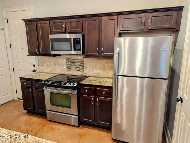 $1,700 | 125 Villa Park Lane, Lafayette, LA 70508