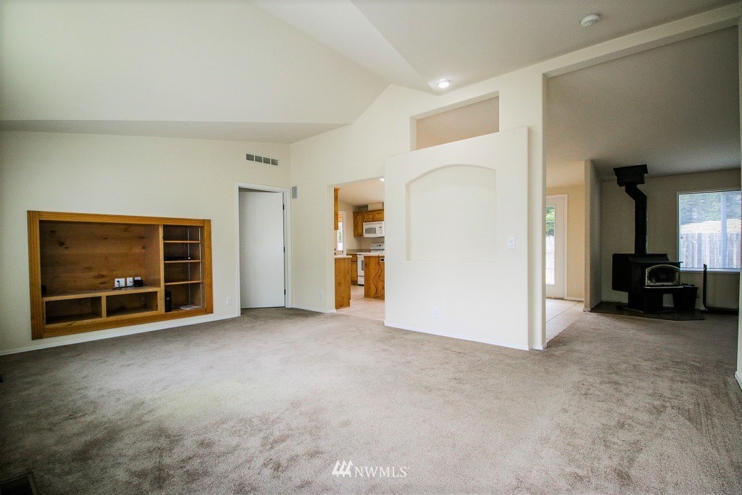 5649 140th Avenue Southwest Rochester, WA 98579 - Photo 6 of 13