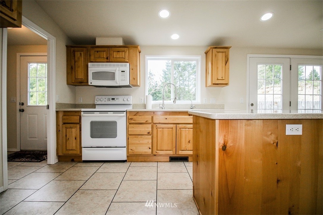 5649 140th Avenue Southwest Rochester, WA 98579 - Photo 8 of 13