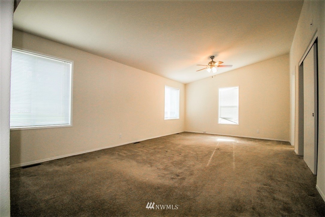 5649 140th Avenue Southwest Rochester, WA 98579 - Photo 10 of 13