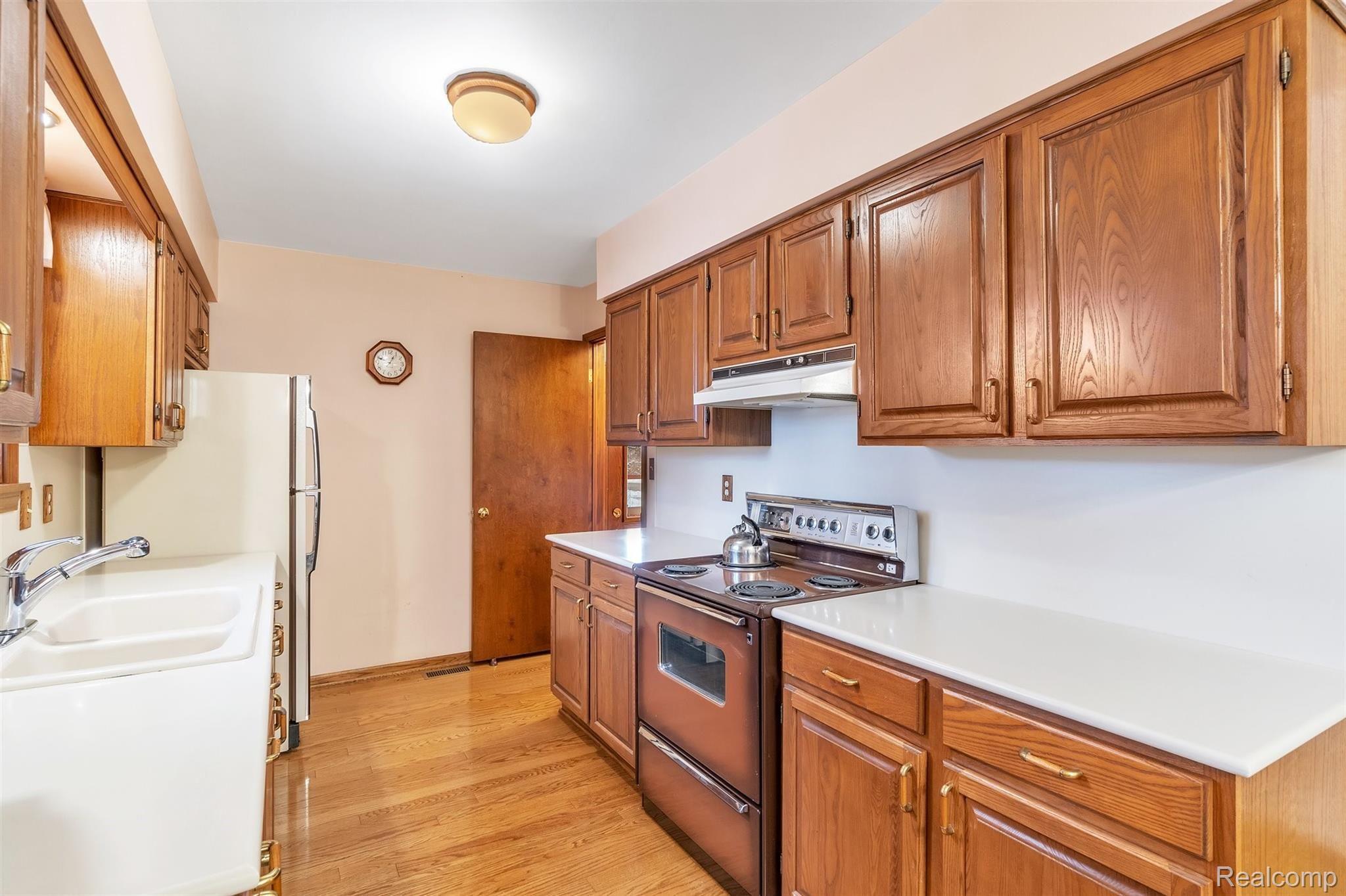 1216 State Road Fenton, MI 48430 - Photo 9 of 42 11-1216 State Rd-11.jpg