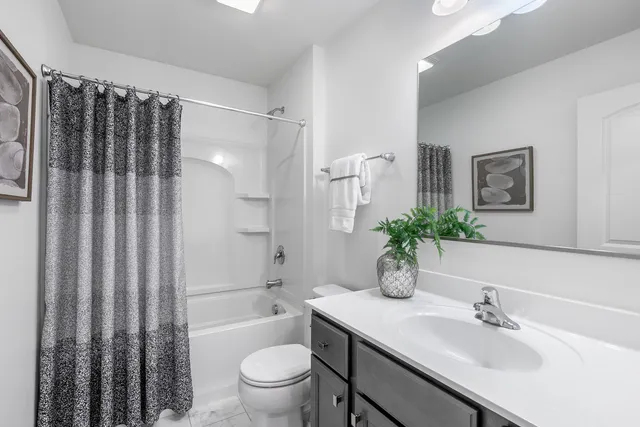 $415,000 | 32070 Savannah Drive, Lakemoor, IL 60051