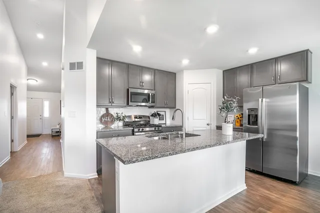 $415,000 | 32070 Savannah Drive, Lakemoor, IL 60051