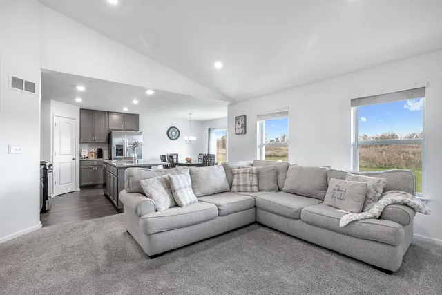 $415,000 | 32070 Savannah Drive, Lakemoor, IL 60051