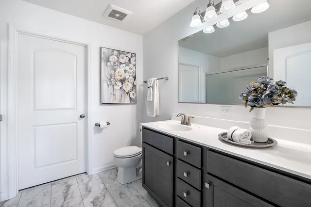 $415,000 | 32070 Savannah Drive, Lakemoor, IL 60051